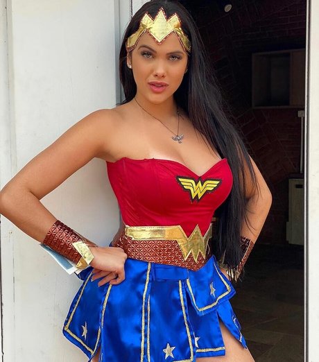 Emily Garcia model pic