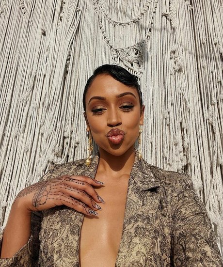 Liza Koshy star beautiful photo