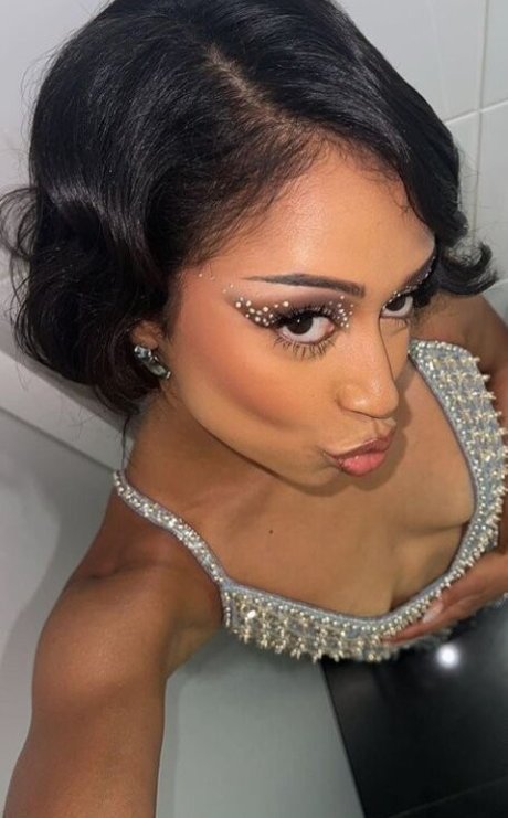 Liza Koshy star nude pic