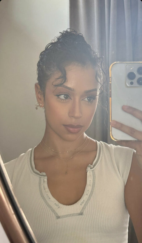 Liza Koshy star photo