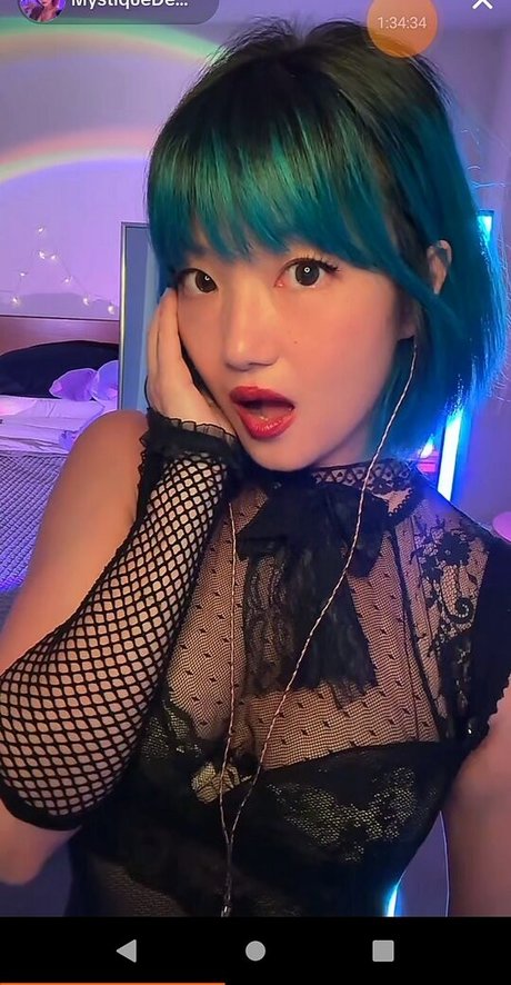 Mystiquede model beautiful photo