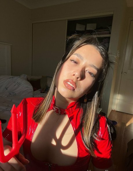 xena ezra hd star pics