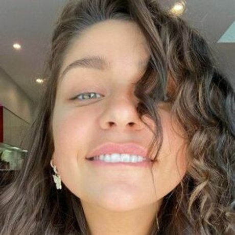 Andrea Russett hd actress galleries