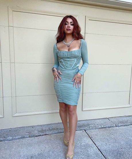 Andrea Russett nude model photo