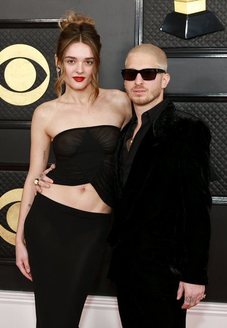 Charlotte Lawrence model naked photo