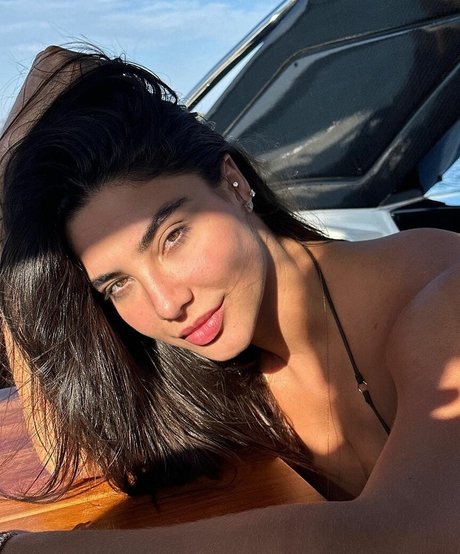 Gabriela Versiani adult star images