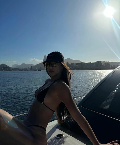 Gabriela Versiani hd actress images