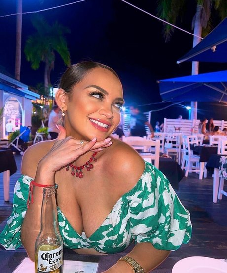 Karina Atavenitia hot model image