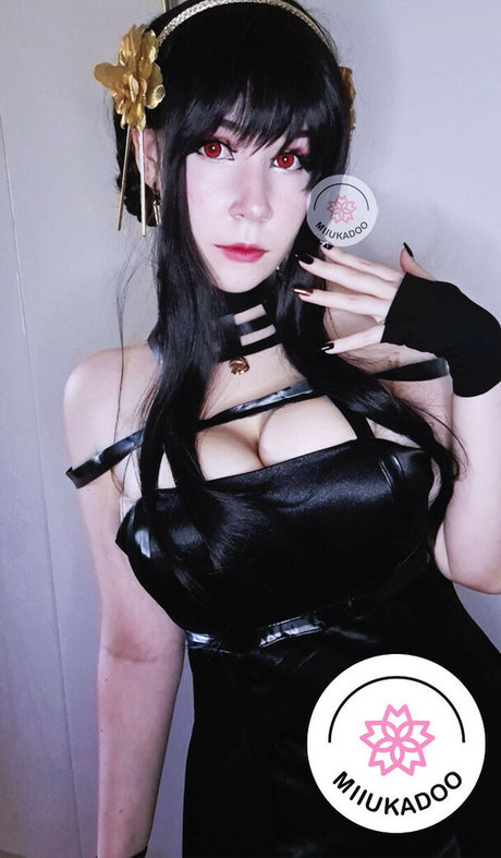 Miukadoo erotic model image