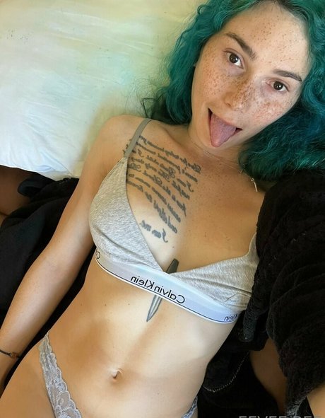 Eevee Bee exclusive model pics