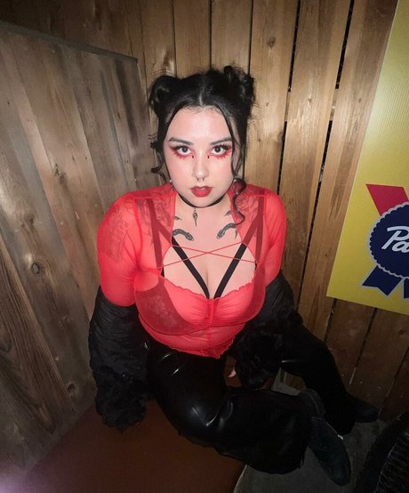 Suki Jade model erotic img