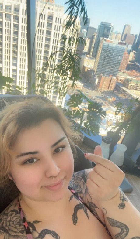 Suki Jade nude star archive