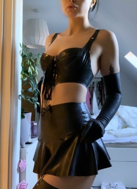 Rubyhexx sexy star photos