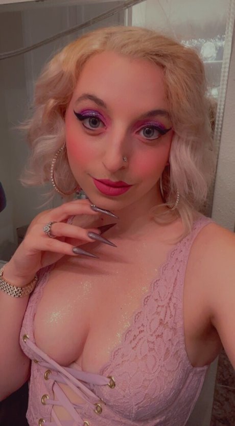 Foxy Devil model sexy pics