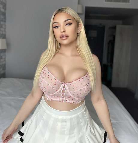 miawills1998 xxx star galleries