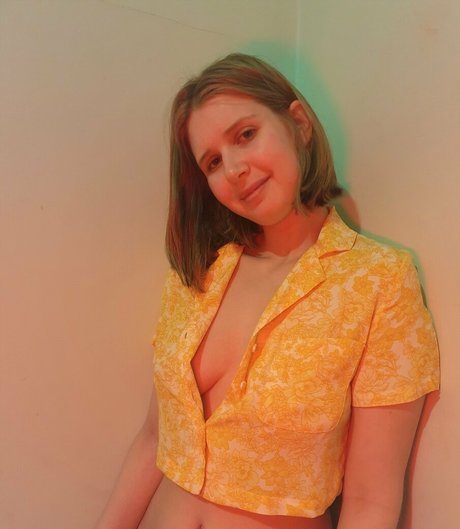 kinkykierra97 pretty model pic