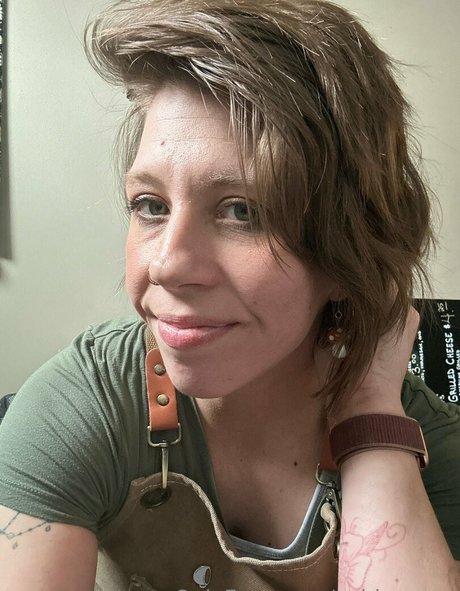 cahiraoona model high quality images