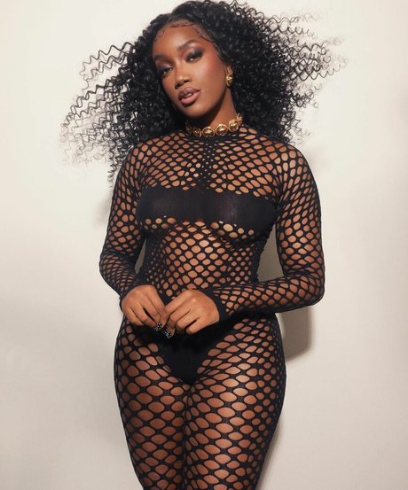 Izza Cantora hd model picture