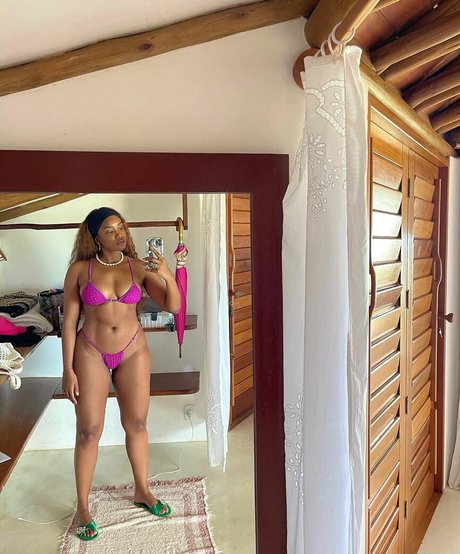 Izza Cantora exclusive actress archive