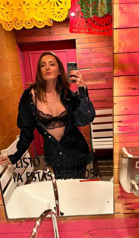 vikikeepu naked pornstar pics