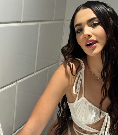 Letycia Soares star pornographic photo