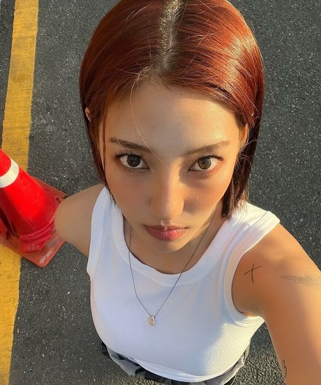 Jeon Jisu model naked pictures