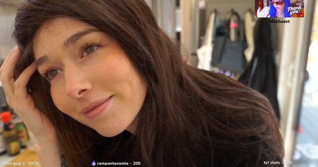 Holls8 model nudes image