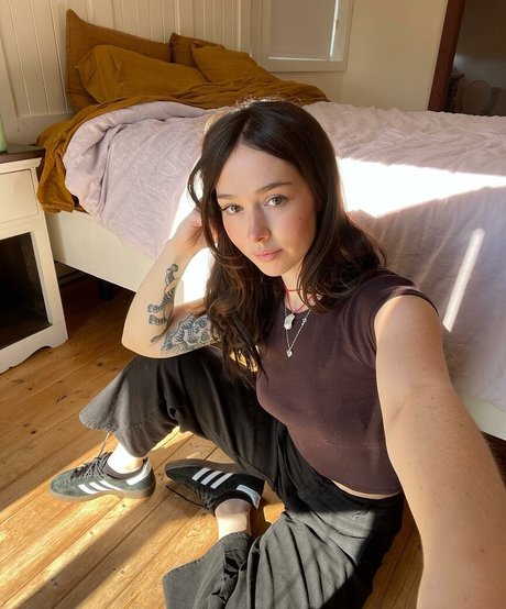 Holls8 beautiful actress photos