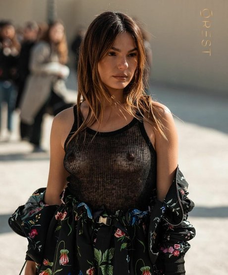 Isis Valverde pretty model picture