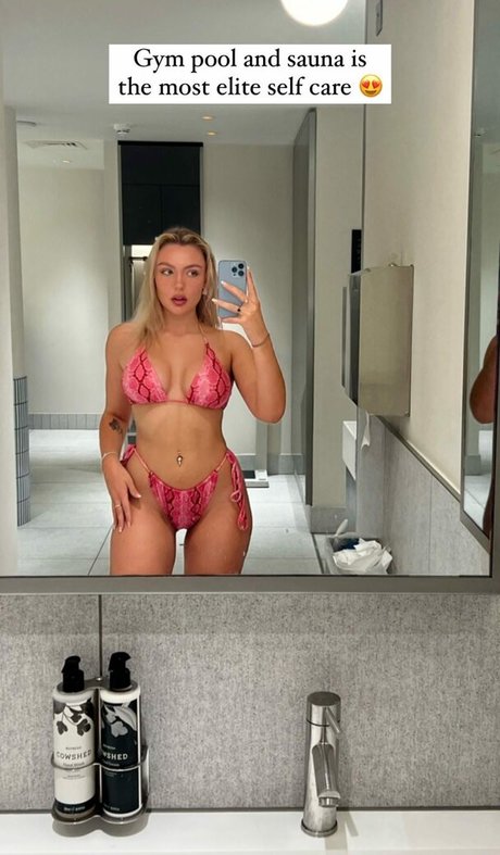 MillieT25 pornstar nude picture