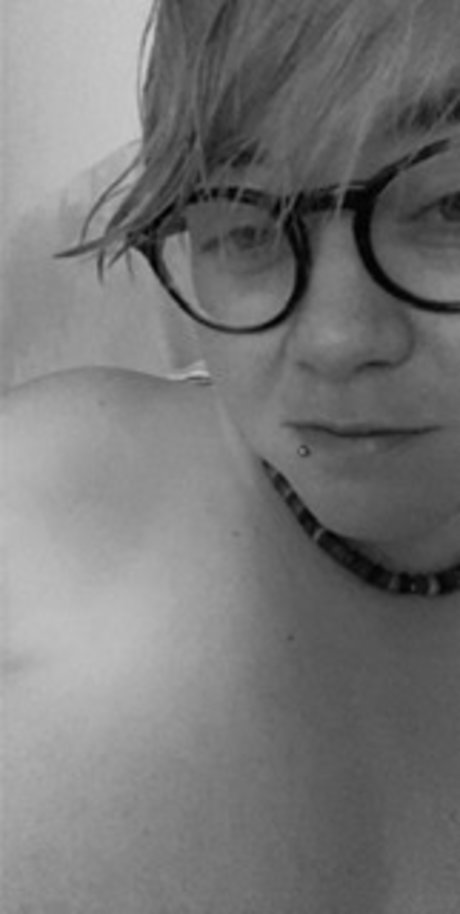 Lesbo1986 model exclusive images