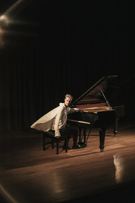 Leo Conrad X pornstar exclusive gallery