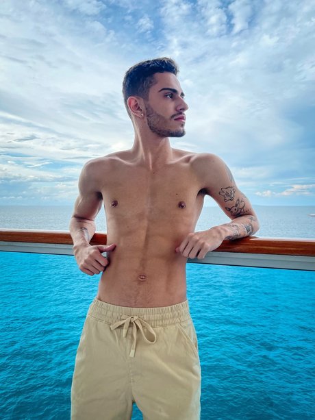 Leandro Leeme model pornographic picture