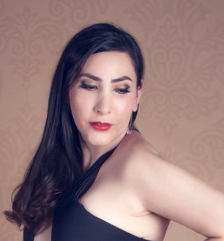 Layla Diaz de Leon naked model img