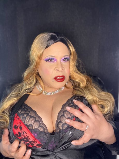 Goddess Lavish Galore exclusive star pic