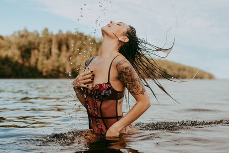 Cherry Janee_ art model pic