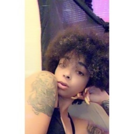 Royalty_ art model pic