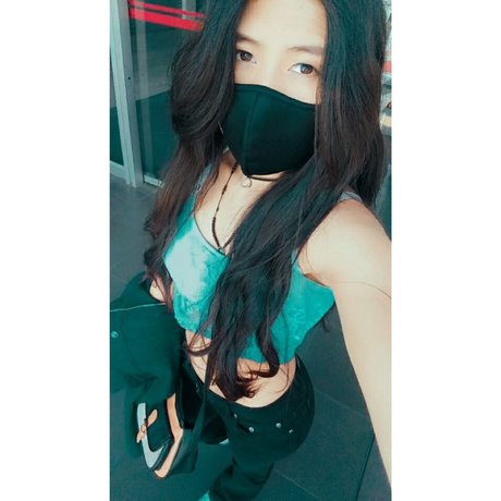 Lissie Peach pornographic model pic