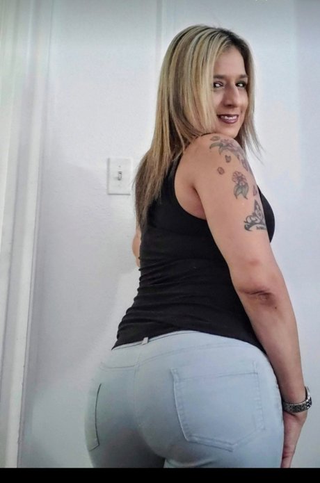 Lisa Ann exclusive star photos