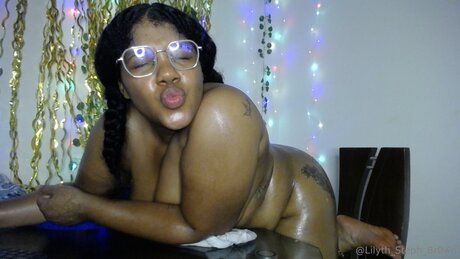 Lilyth Steph Br0wn model erotic picture