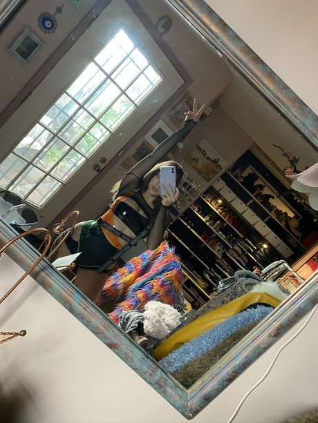 Lily Luck model exclusive pics