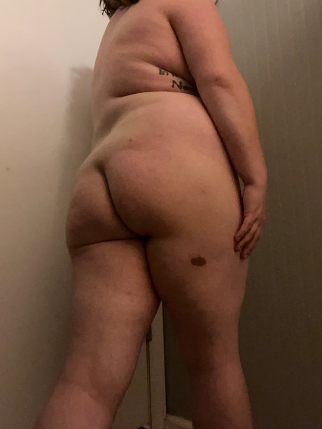 Lilith Round star nude image