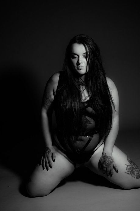 Lila Peach model erotic gallery