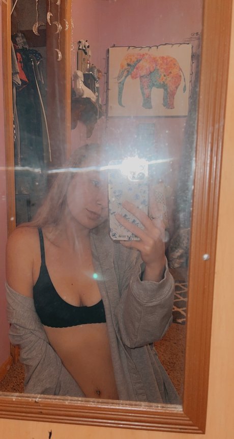 Kinn_ nude actress pic