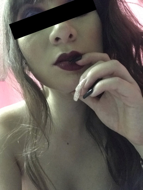 Lady Wonderland adult model archive