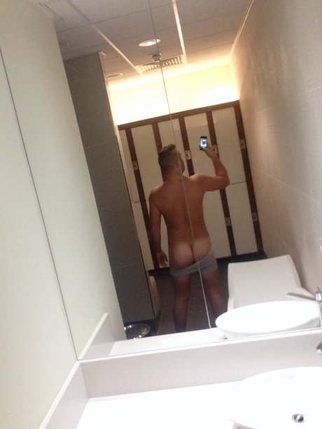 Londonlad pornstar nude img