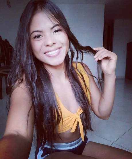 lolayen model xxx galleries