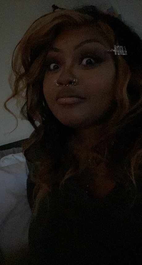 Gutter Glitter erotic actress img