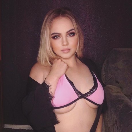 Forbidden Fruit model sex photo