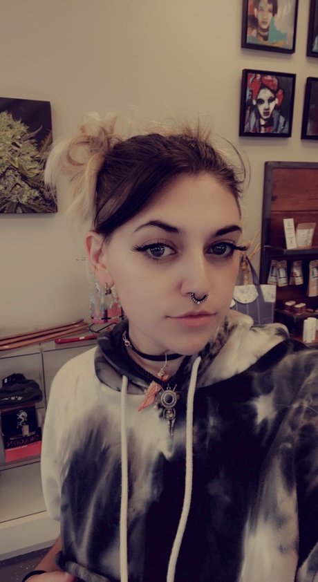 Luv Lee model best pic